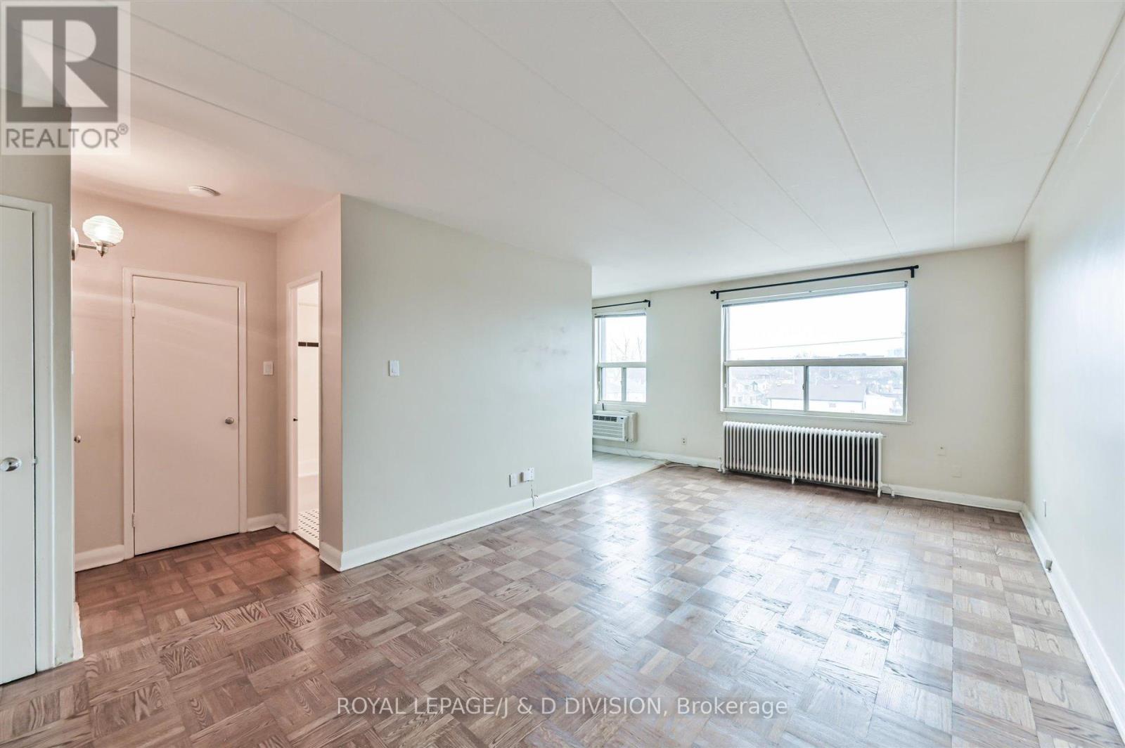 105 - 325 SAMMON AVENUE, Toronto, Ontario