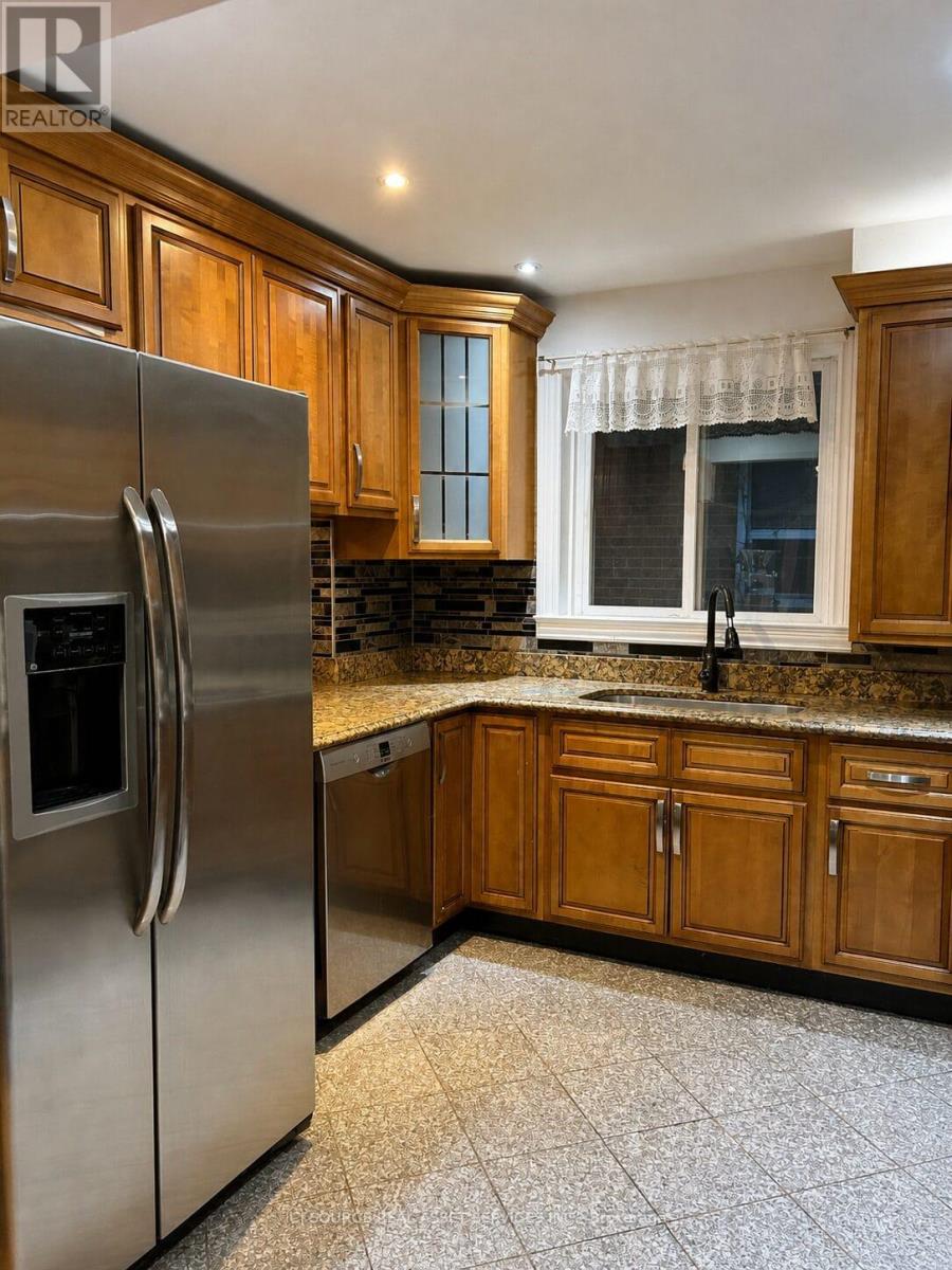 43 Ridgemoor Avenue, Toronto, Ontario  M1N 1M5 - Photo 4 - E13130110