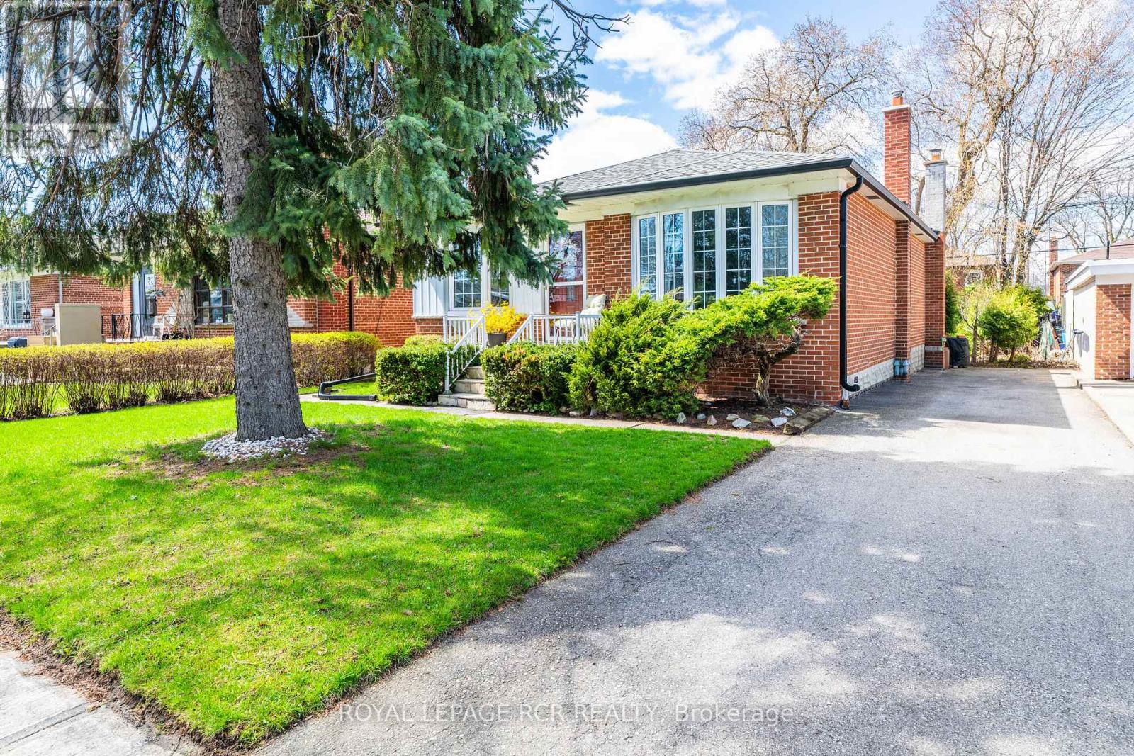 32 Beacon Road, Toronto, Ontario  M1P 1G7 - Photo 2 - E13130130