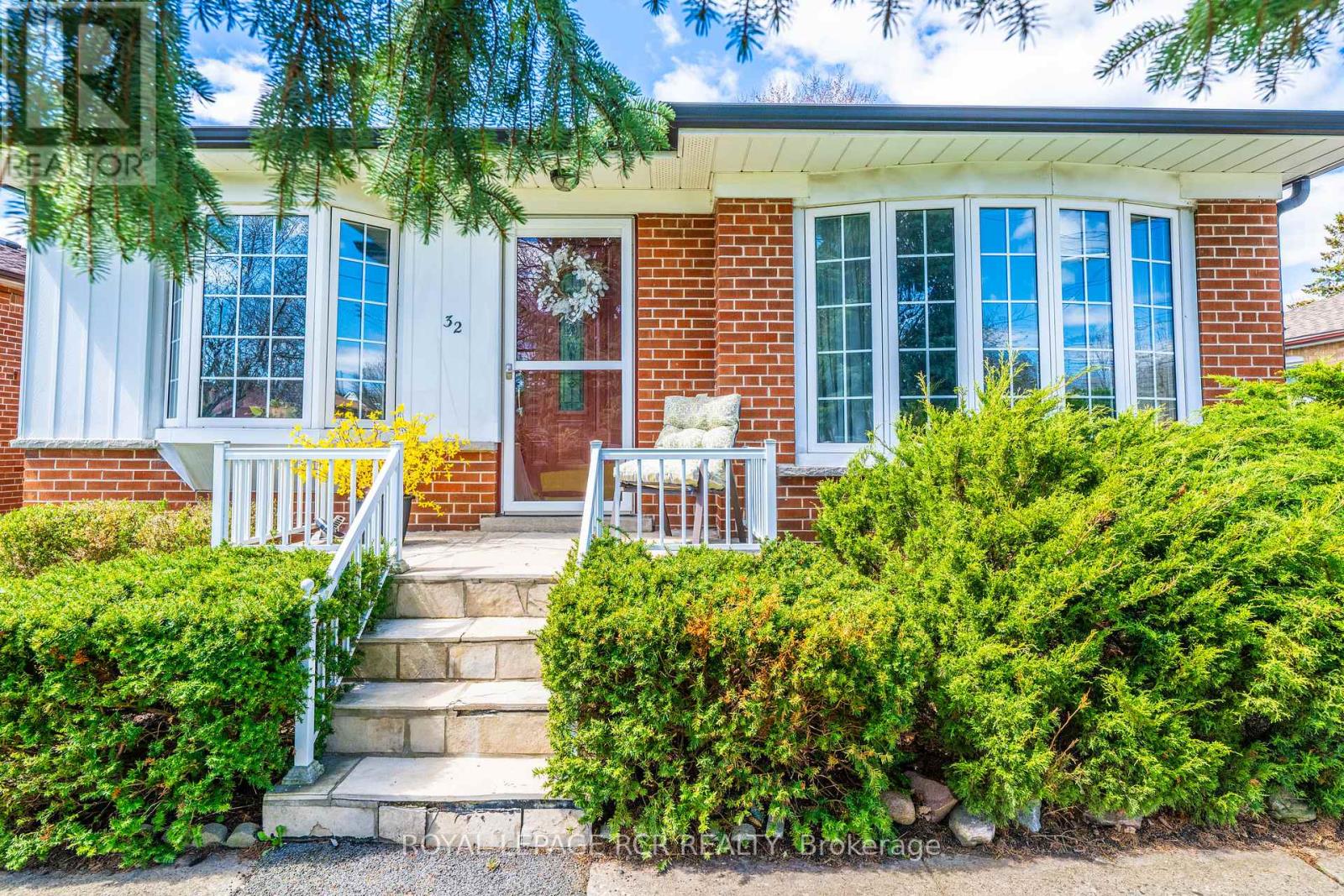 32 Beacon Road, Toronto, Ontario  M1P 1G7 - Photo 5 - E13130130