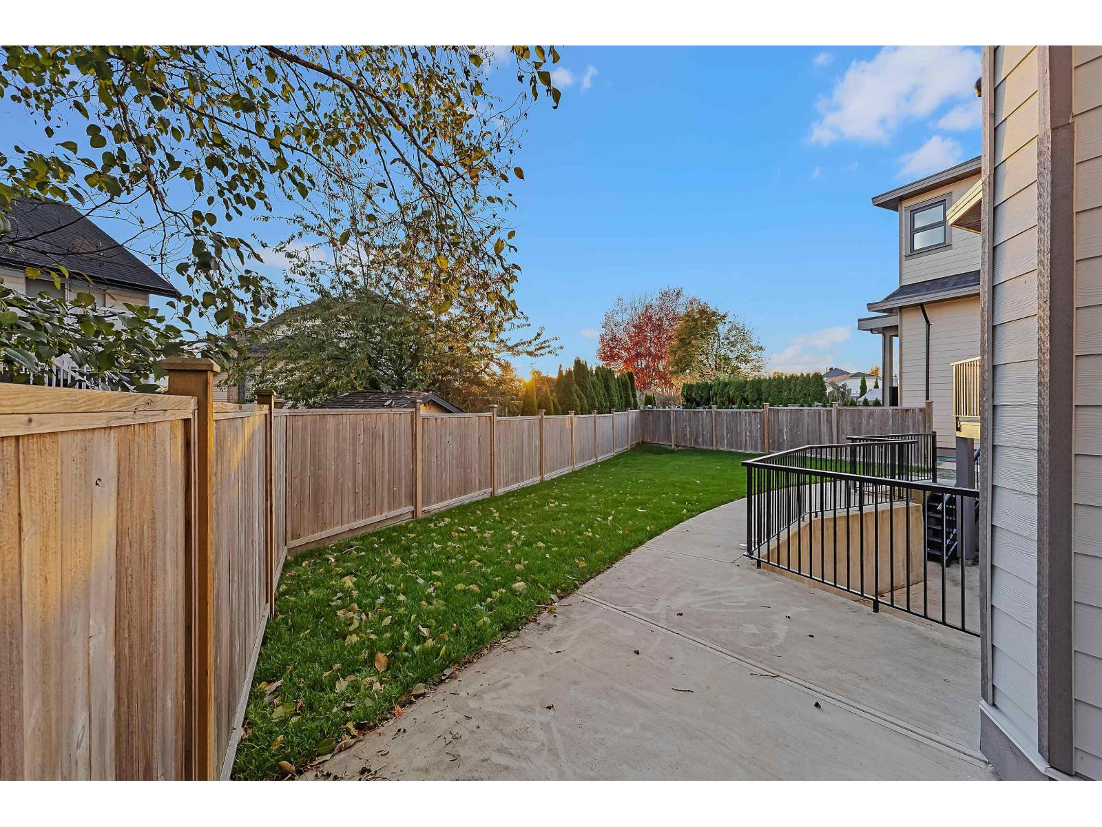 18764 62a Avenue, Surrey, British Columbia V3S 7V8 - Photo 7 - R3122186
