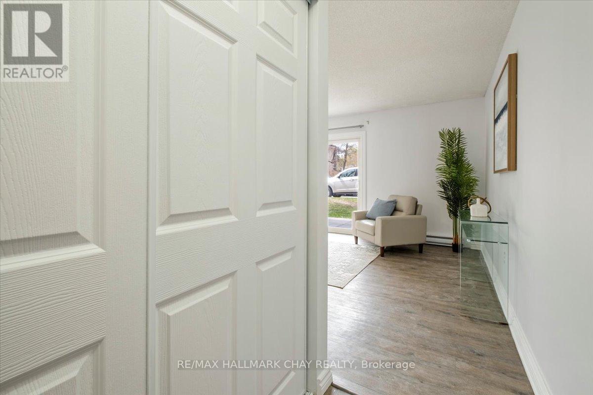 C2 - 183 Edgehill Drive, Barrie, Ontario  L4N 1L9 - Photo 4 - S13130066