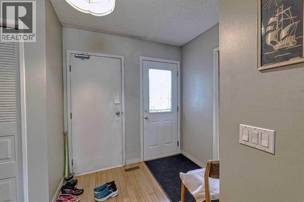 30, 228 Theodore Place Nw, Calgary, Alberta  T2K 5S1 - Photo 4 - A2310493