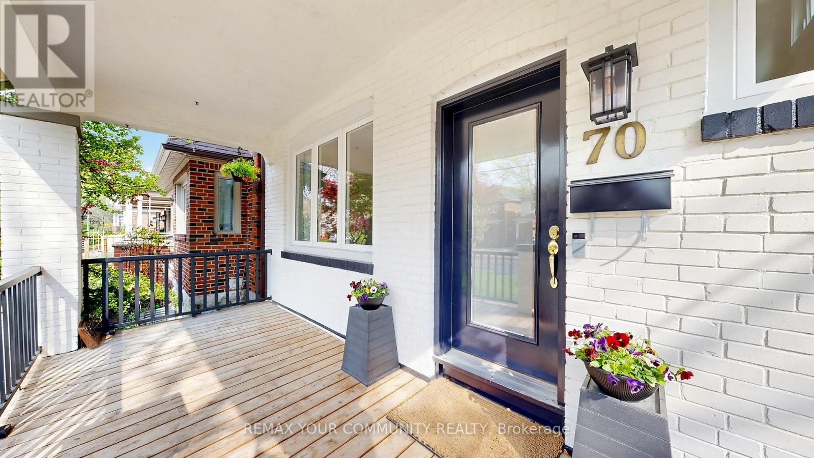 70 Cranbrooke Avenue, Toronto, Ontario  M5M 1M4 - Photo 3 - C13127316