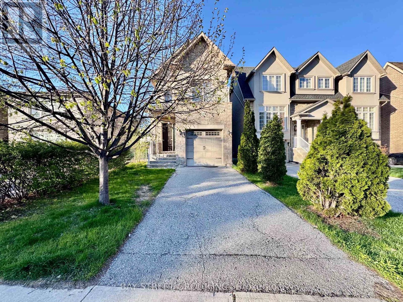 1033 Shaw Drive, Mississauga, Ontario  L5G 3Z3 - Photo 2 - W13109134
