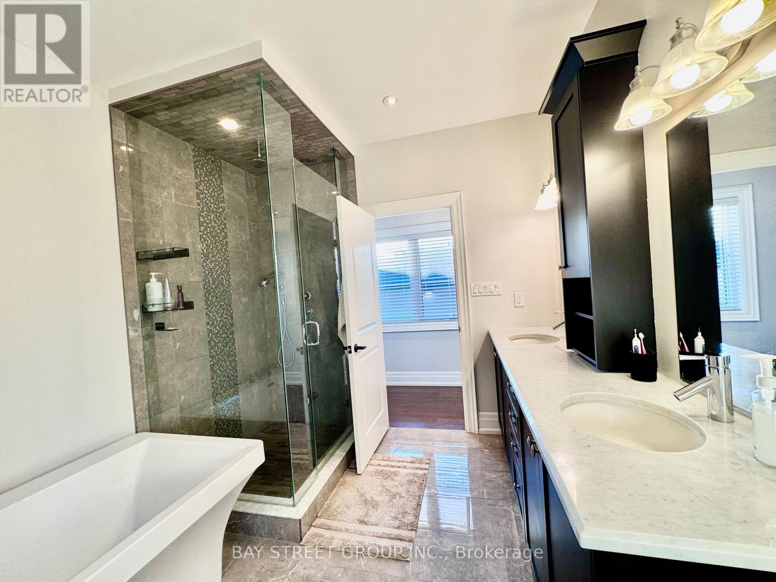 1033 Shaw Drive, Mississauga, Ontario  L5G 3Z3 - Photo 25 - W13109134