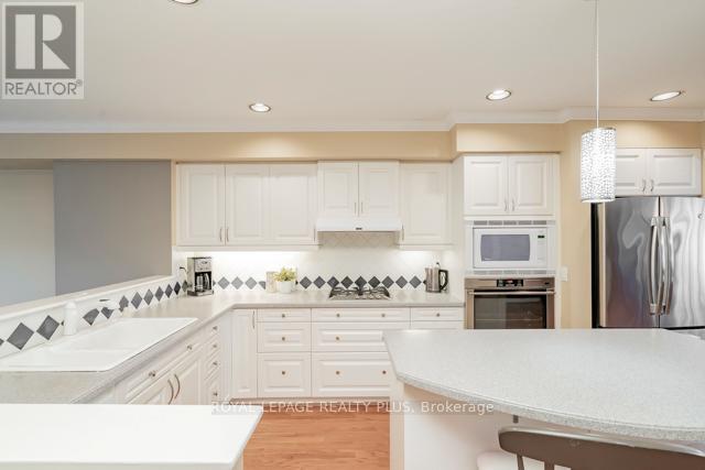 83 Kerr Street, Oakville, Ontario  L6K 3A2 - Photo 13 - W13130016