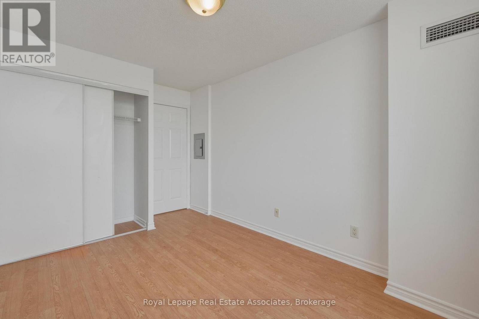 2424 - 25 Kingsbridge Garden Circle, Mississauga, Ontario  L5R 4B1 - Photo 18 - W13130070