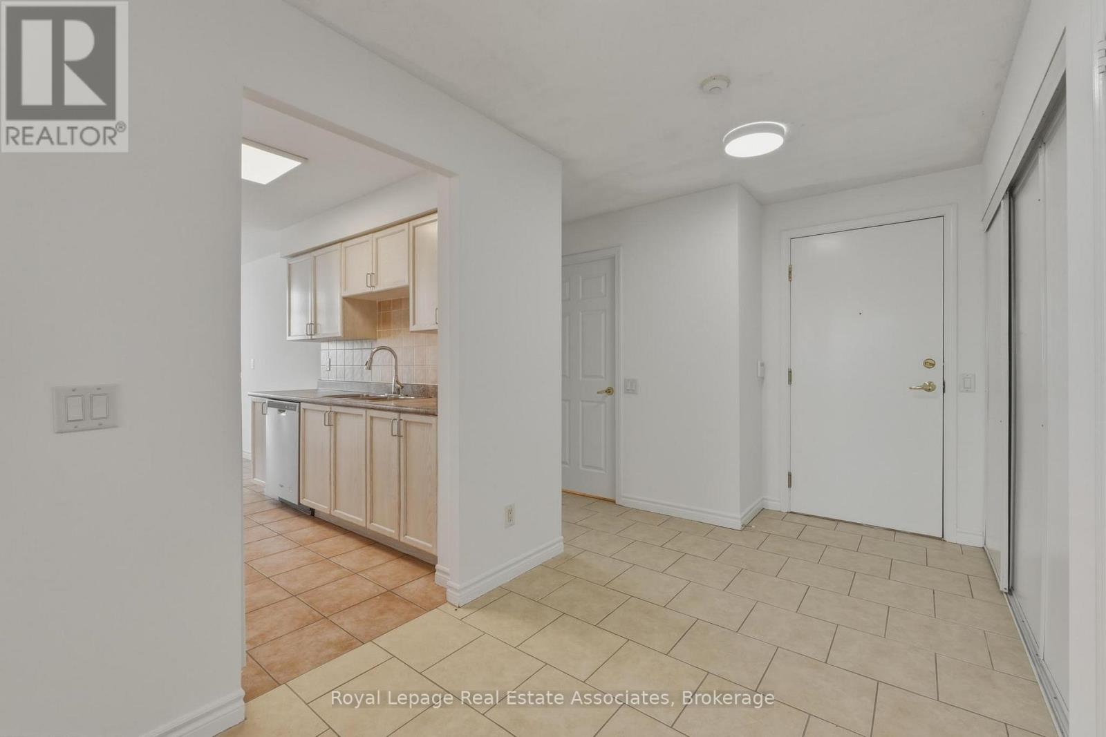 2424 - 25 Kingsbridge Garden Circle, Mississauga, Ontario  L5R 4B1 - Photo 5 - W13130070