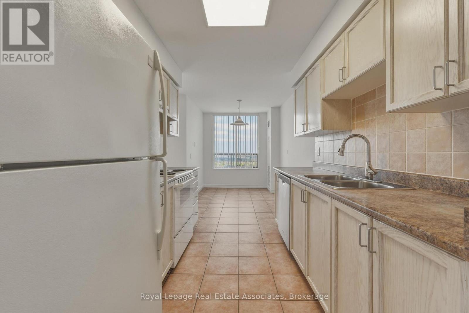 2424 - 25 Kingsbridge Garden Circle, Mississauga, Ontario  L5R 4B1 - Photo 6 - W13130070