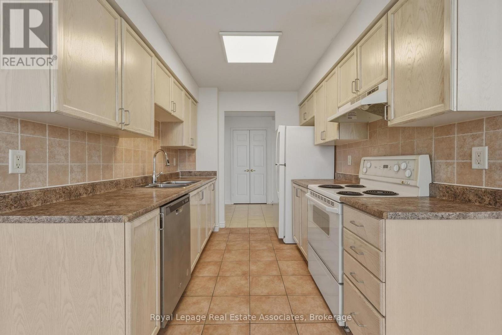 2424 - 25 Kingsbridge Garden Circle, Mississauga, Ontario  L5R 4B1 - Photo 7 - W13130070