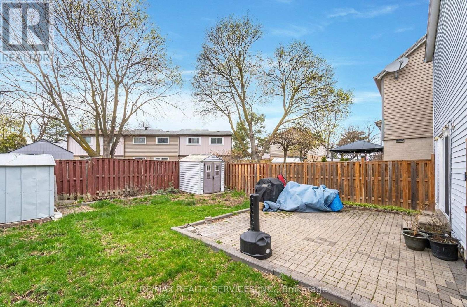 9 Hawkins Court, Brampton, Ontario  L6S 2N7 - Photo 11 - W13130078