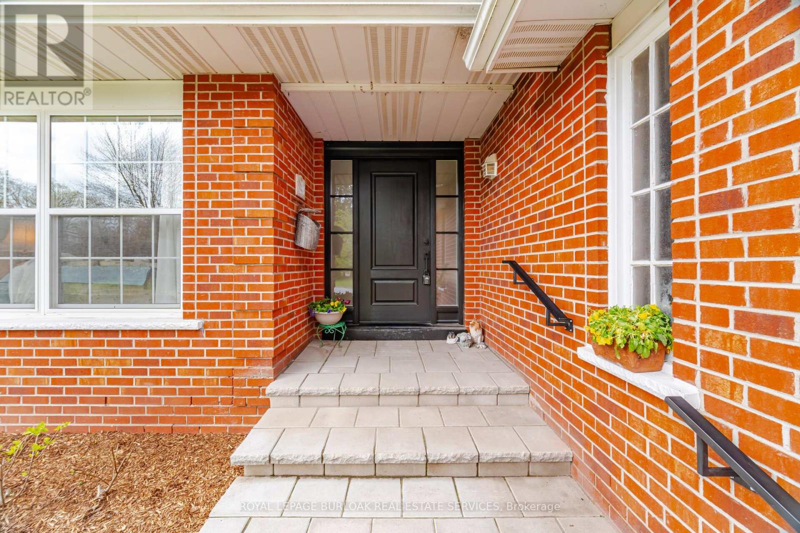 1219 Priory Court, Oakville, Ontario  L6M 1B5 - Photo 4 - W13130226