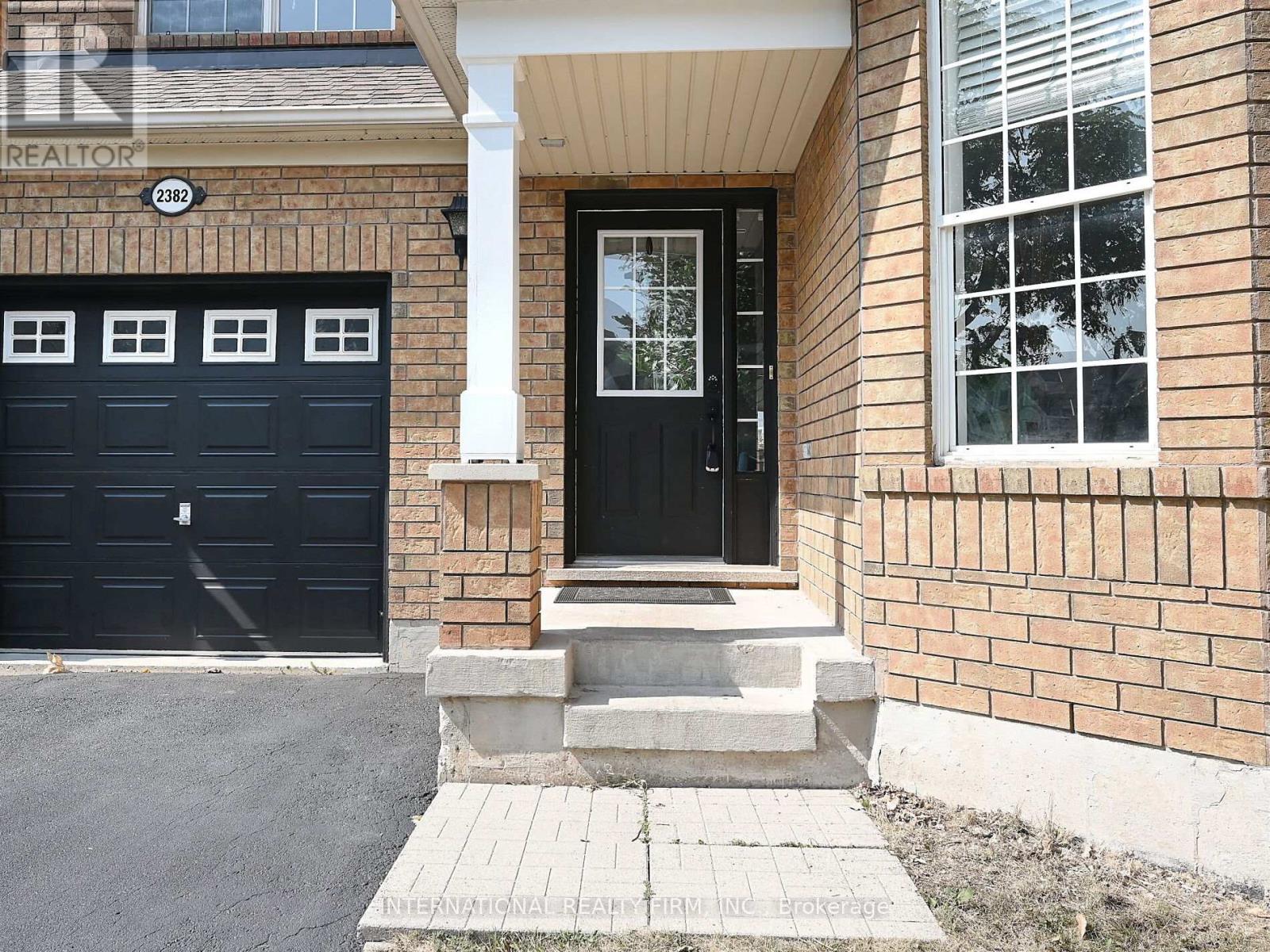 2382 Falkland Crescent, Oakville, Ontario  L6M 4Y1 - Photo 3 - W13130250