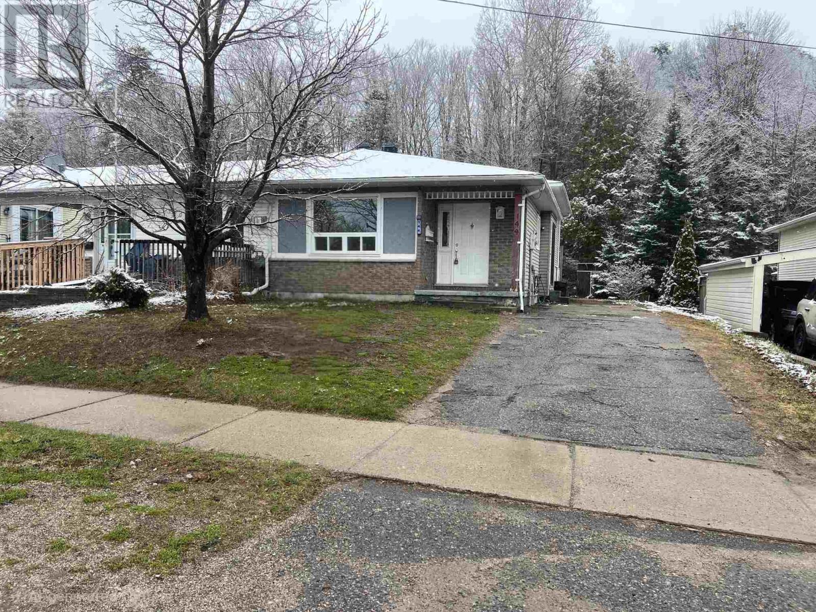 144 Ottawa, Elliot Lake, Ontario  P5A 2N8 - Photo 2 - SM260525