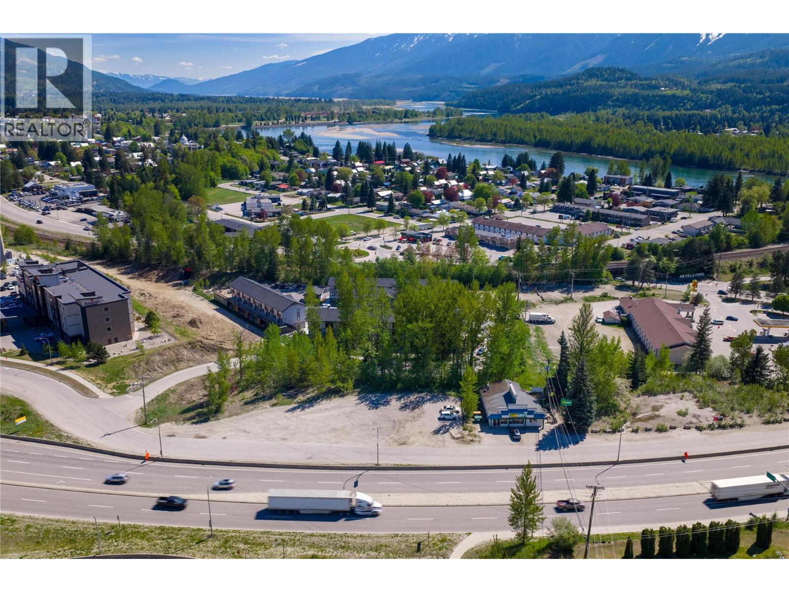 1792 Bend Frontage Road, Revelstoke, British Columbia  V0E 2S0 - Photo 3 - 10387413