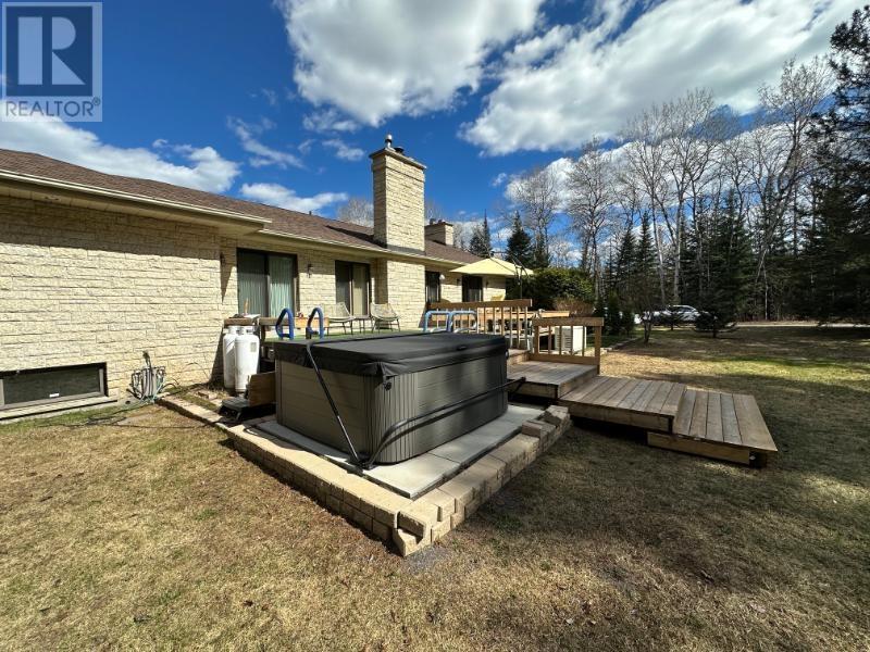2089 Arthur St W, Thunder Bay, Ontario  P7K 1C6 - Photo 36 - TB2601040