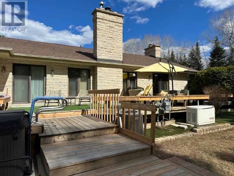 2089 Arthur St W, Thunder Bay, Ontario  P7K 1C6 - Photo 35 - TB2601040