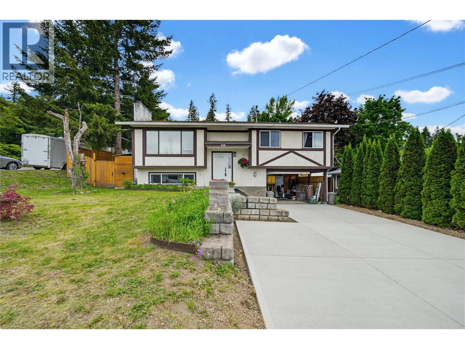 380 6 Avenue SE, Salmon Arm, British Columbia
