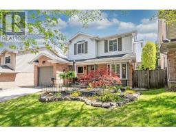 7 KNOLLWOOD COURT, Hamilton, Ontario