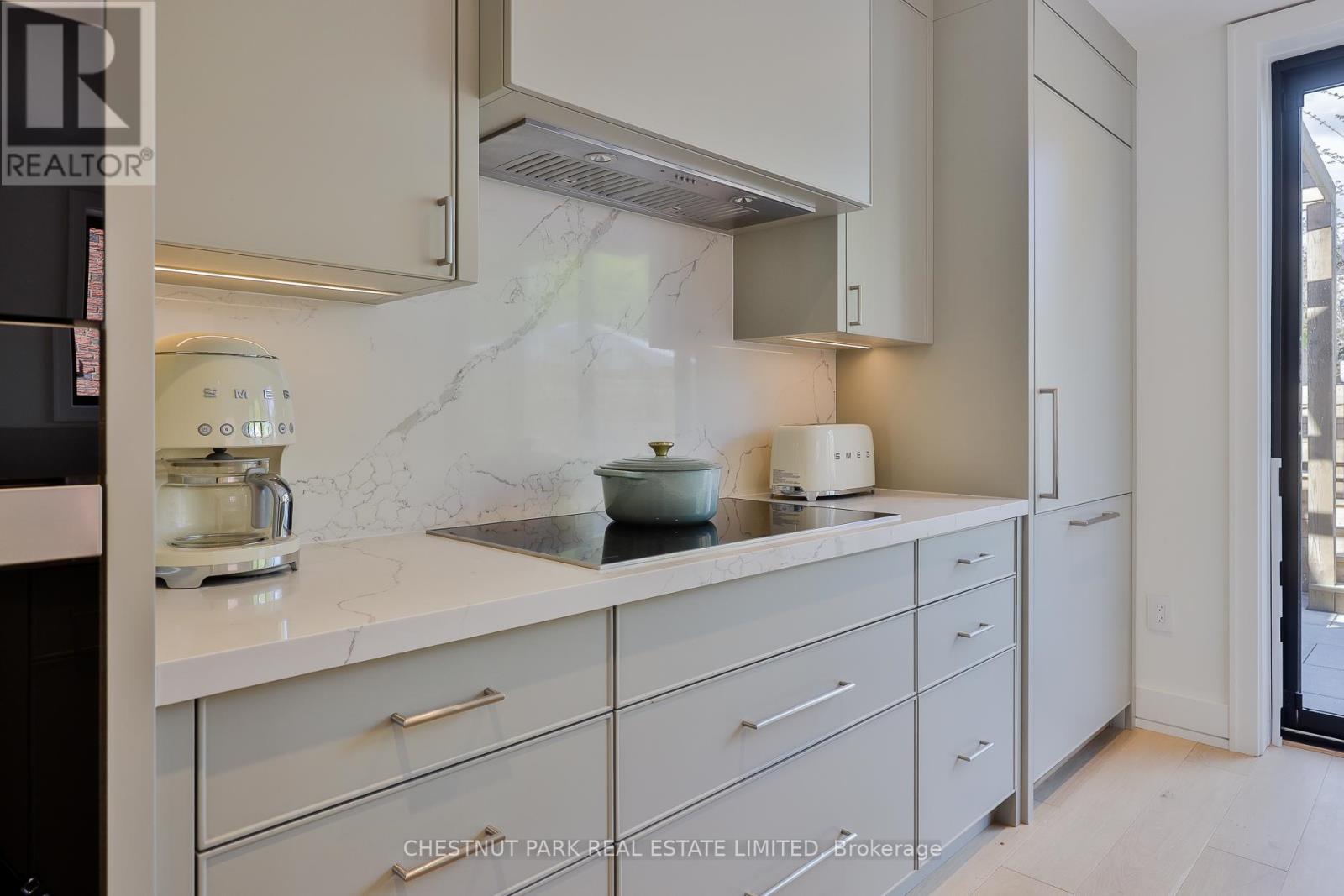 84 Hanna Road, Toronto, Ontario  M4G 3N3 - Photo 15 - C13129636