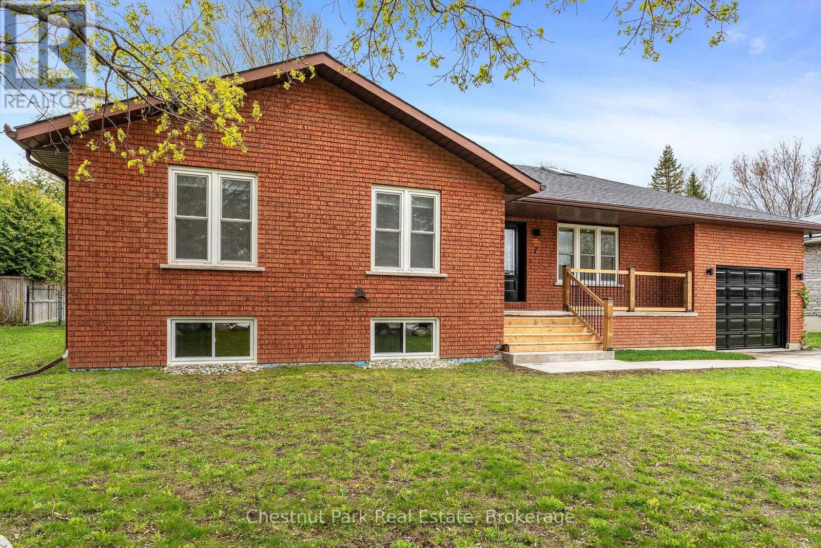 7 Mckean Boulevard, Clearview (Nottawa), Ontario  L0M 1P0 - Photo 2 - S13130348