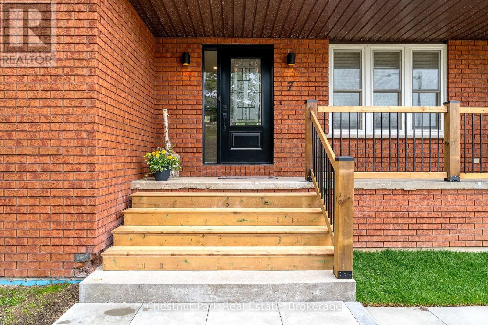 7 Mckean Boulevard, Clearview (Nottawa), Ontario  L0M 1P0 - Photo 3 - S13130348