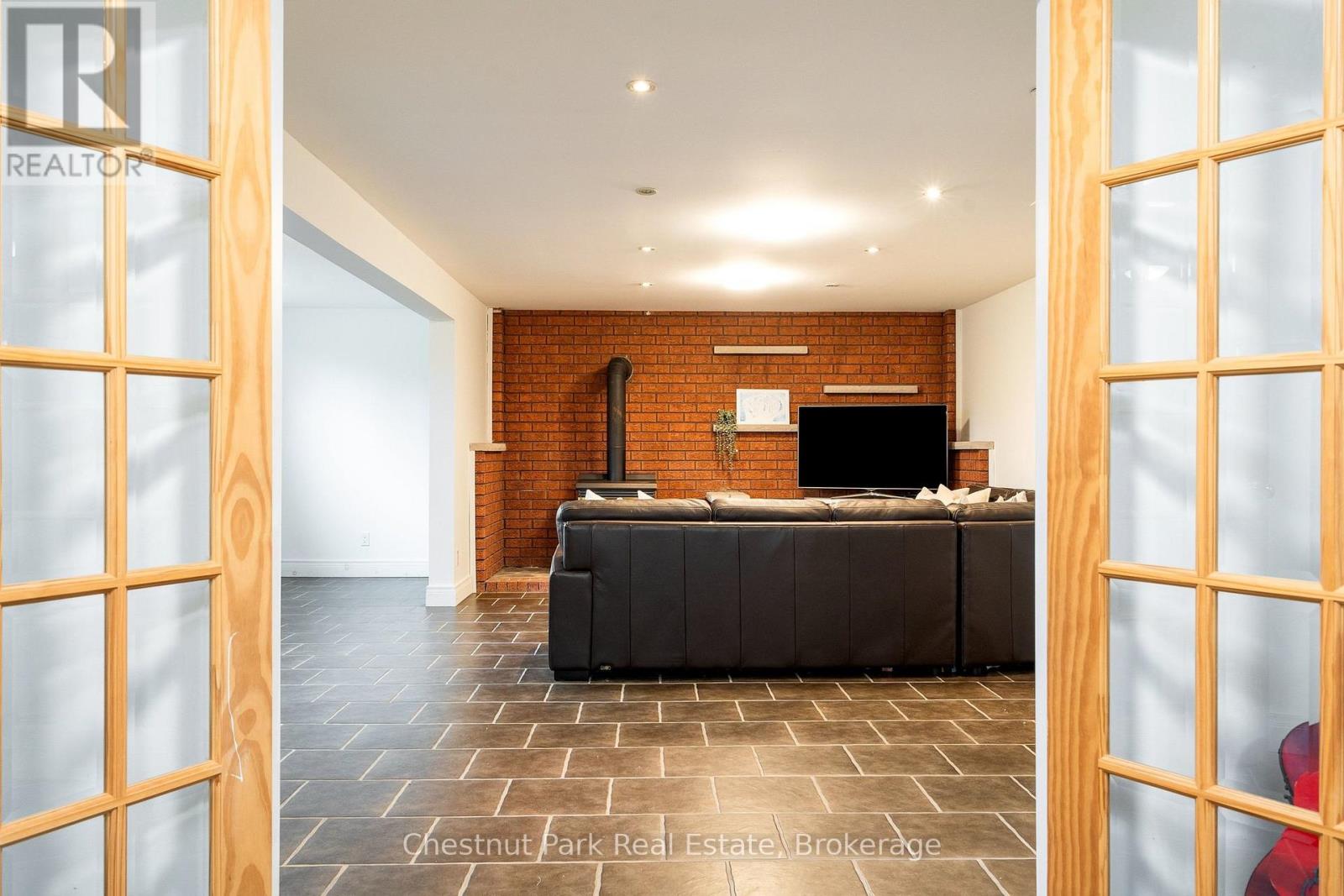 7 Mckean Boulevard, Clearview (Nottawa), Ontario  L0M 1P0 - Photo 47 - S13130348