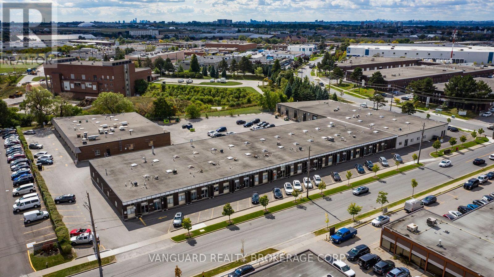 499 Champagne Drive, Toronto, Ontario M3J 2C6 - Photo 10 - W13120870