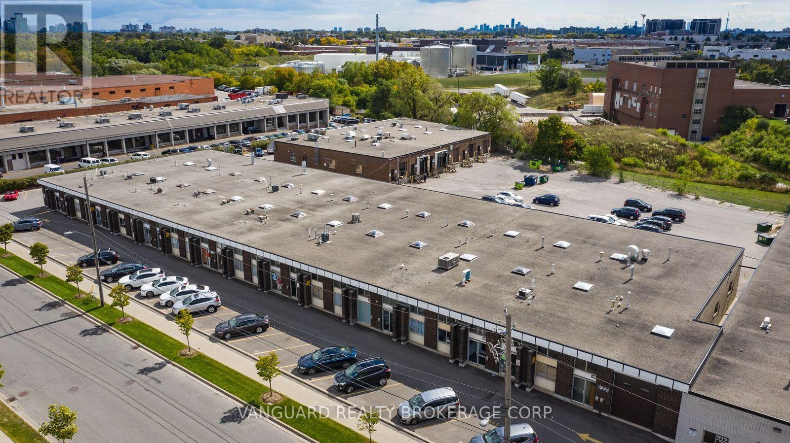 499 Champagne Drive, Toronto, Ontario M3J 2C6 - Photo 7 - W13120870