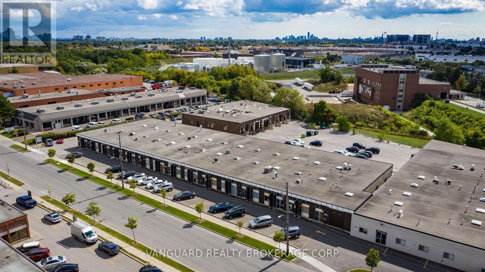 499 Champagne Drive, Toronto, Ontario M3J 2C6 - Photo 6 - W13120870