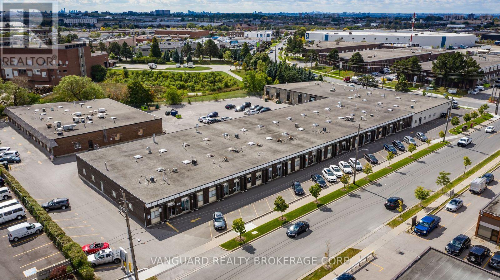 499 Champagne Drive, Toronto, Ontario M3J 2C6 - Photo 9 - W13120870