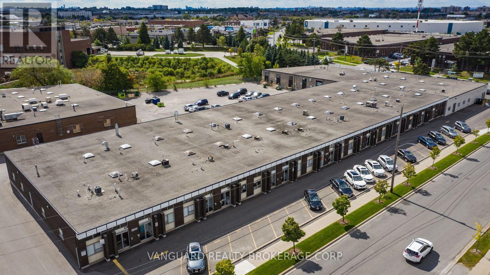 499 Champagne Drive, Toronto, Ontario M3J 2C6 - Photo 8 - W13120870