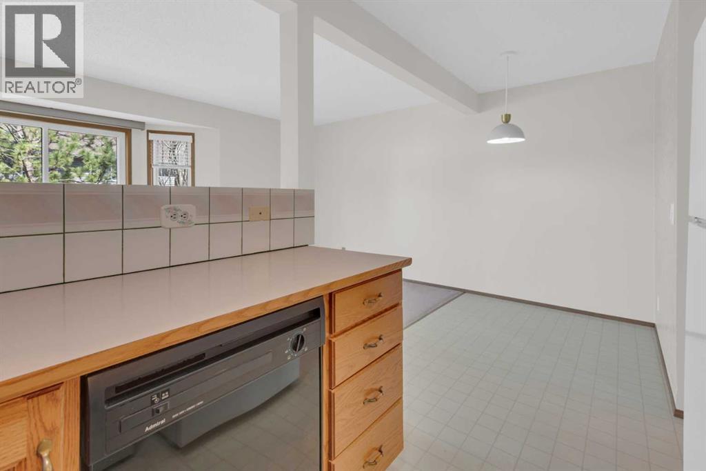 216 Shawinigan Drive SW, Calgary, Alberta  T2Y 3B4 - Photo 10 - A2309802