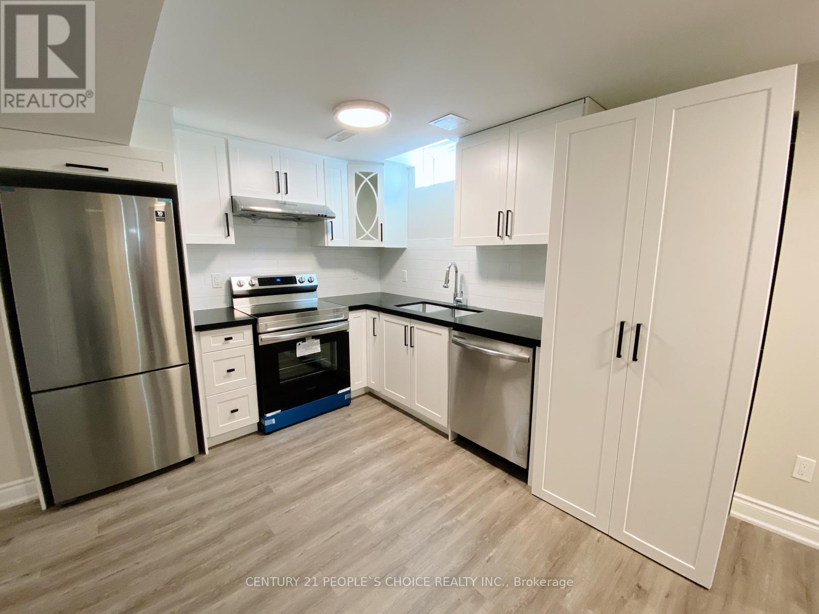 922 Silverthorn Mill Avenue, Mississauga, Ontario  L5W 1B3 - Photo 2 - W13128490