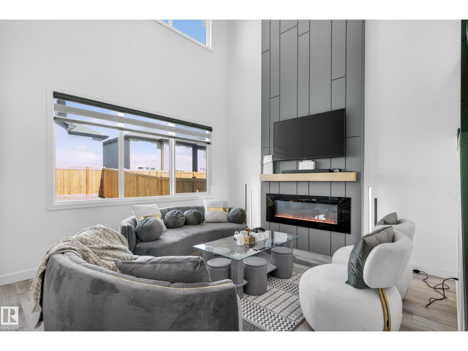 1412 11 AV NW, edmonton, Alberta