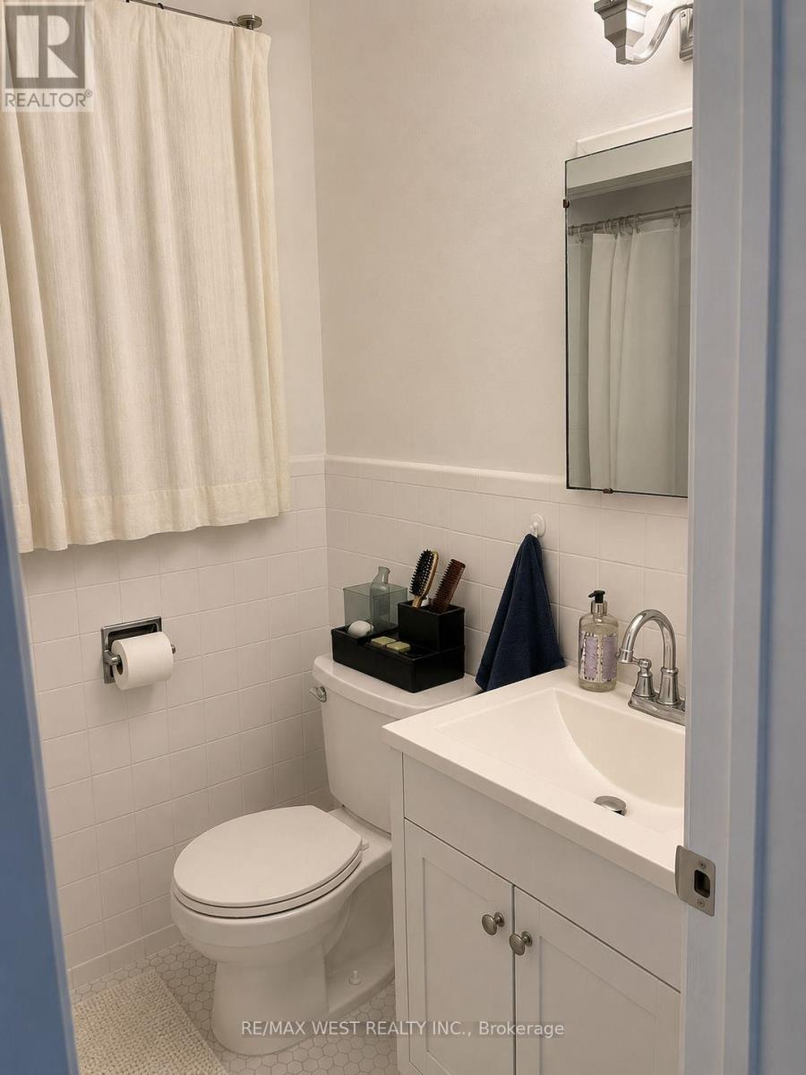 2 - 45 Clovelly Avenue, Toronto, Ontario  M6C 1Y2 - Photo 4 - C13130344