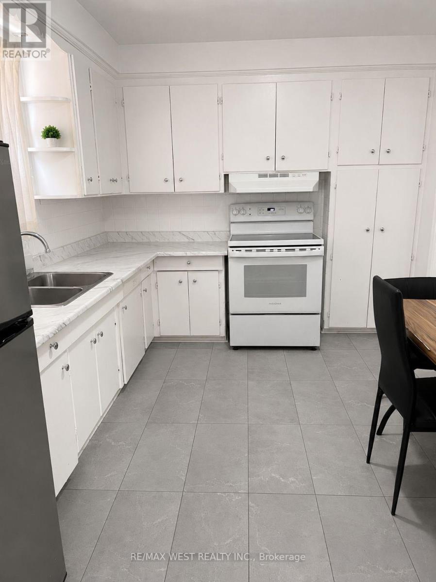 2 - 45 Clovelly Avenue, Toronto, Ontario  M6C 1Y2 - Photo 9 - C13130344