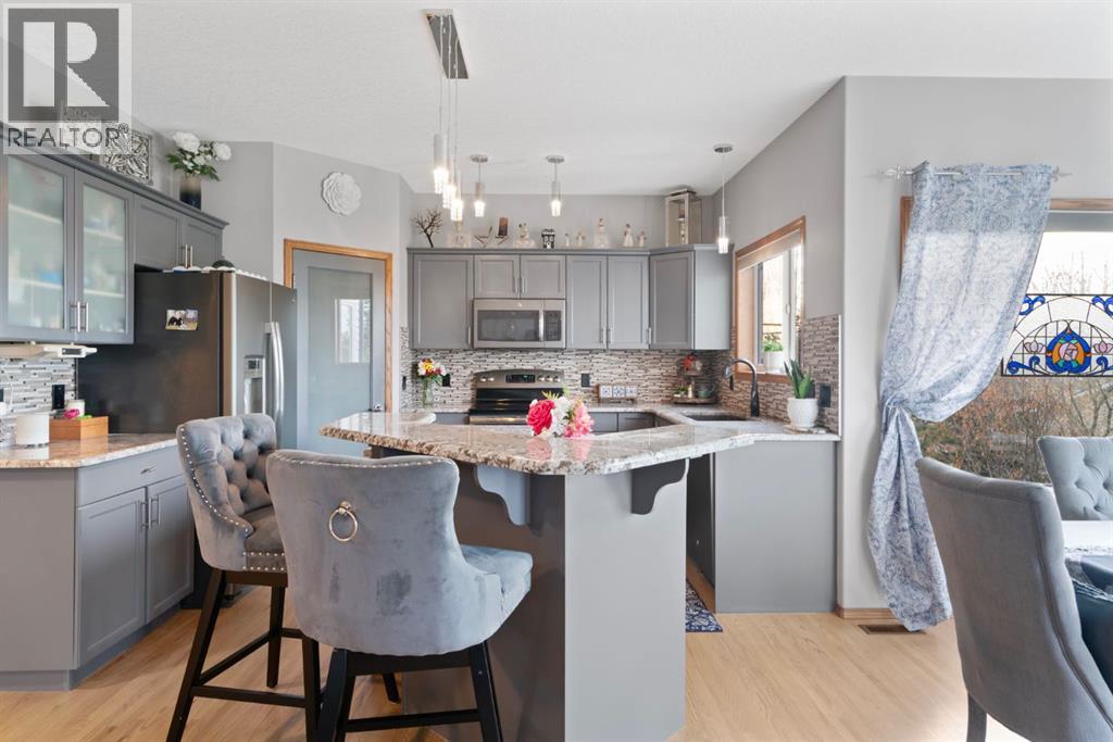 16 Bow Ridge Drive, Cochrane, Alberta  T4C 1V6 - Photo 11 - A2310835