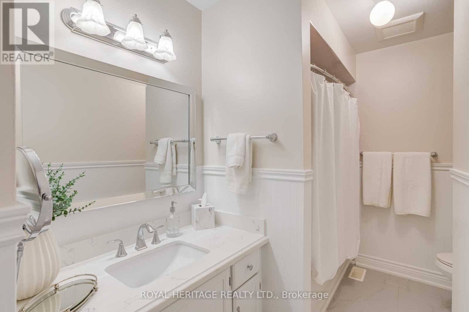 188 Adele Crescent, Oshawa, Ontario  L1J 7W5 - Photo 29 - E13130304
