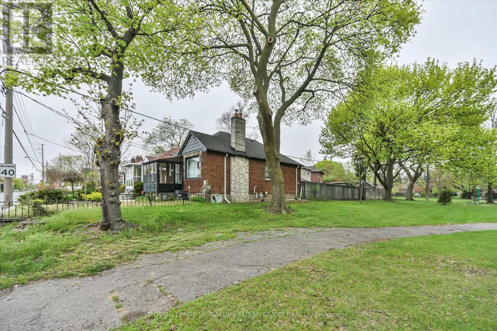 388 O'connor Drive, Toronto, Ontario  M4J 2W1 - Photo 3 - E13130342