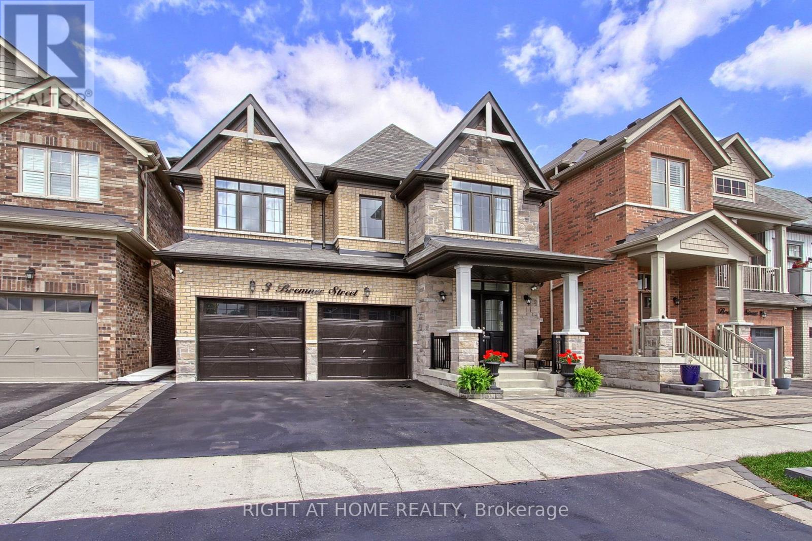 3 BREMNER STREET, Whitby, Ontario