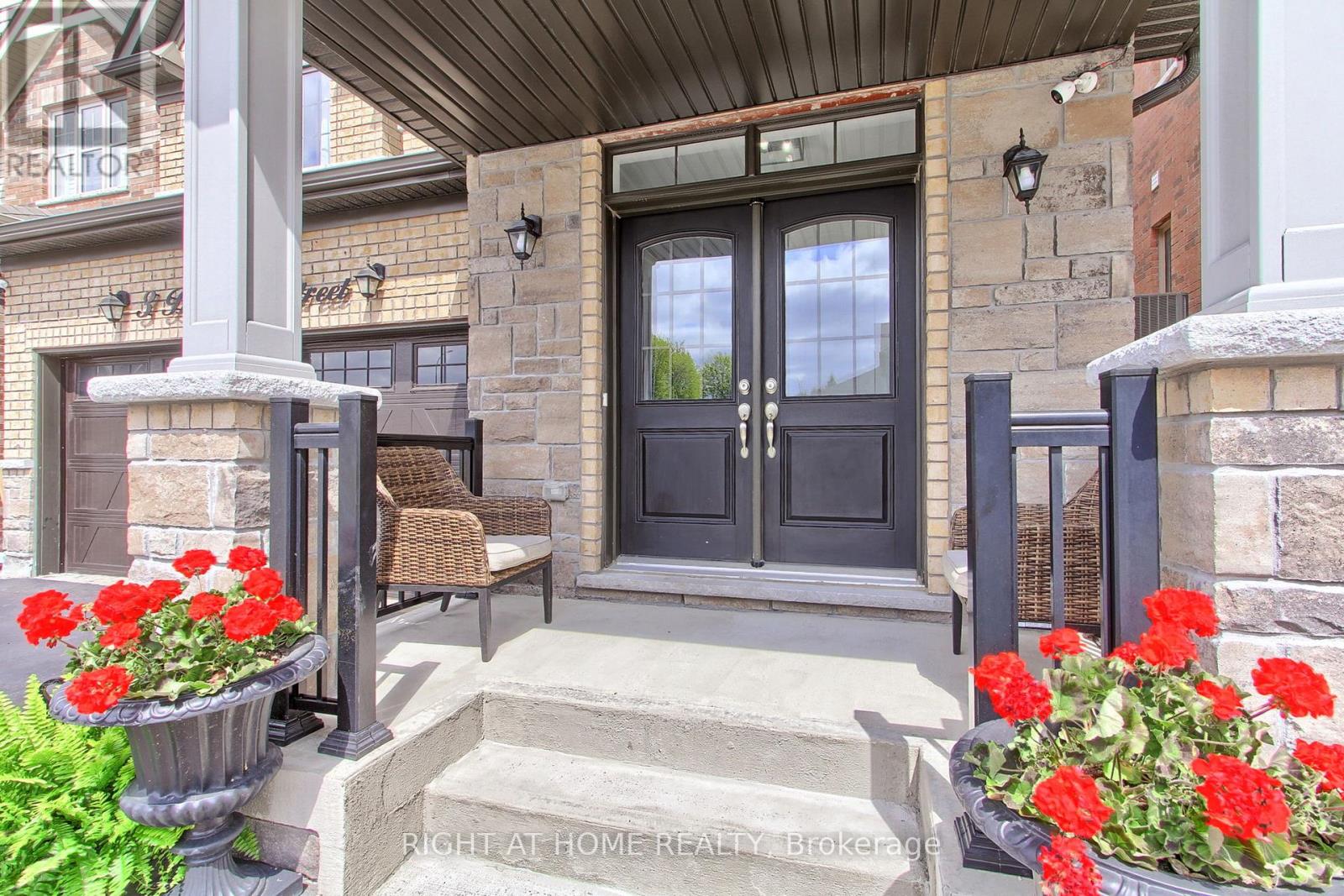 3 Bremner Street, Whitby, Ontario  L1R 1W5 - Photo 3 - E13130376