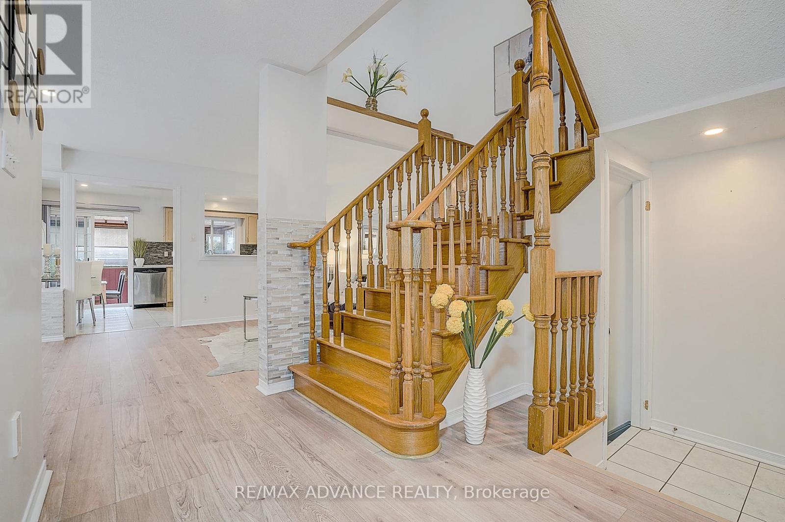 140 Vanguard Road, Vaughan, Ontario  L4K 5G8 - Photo 5 - N13130302