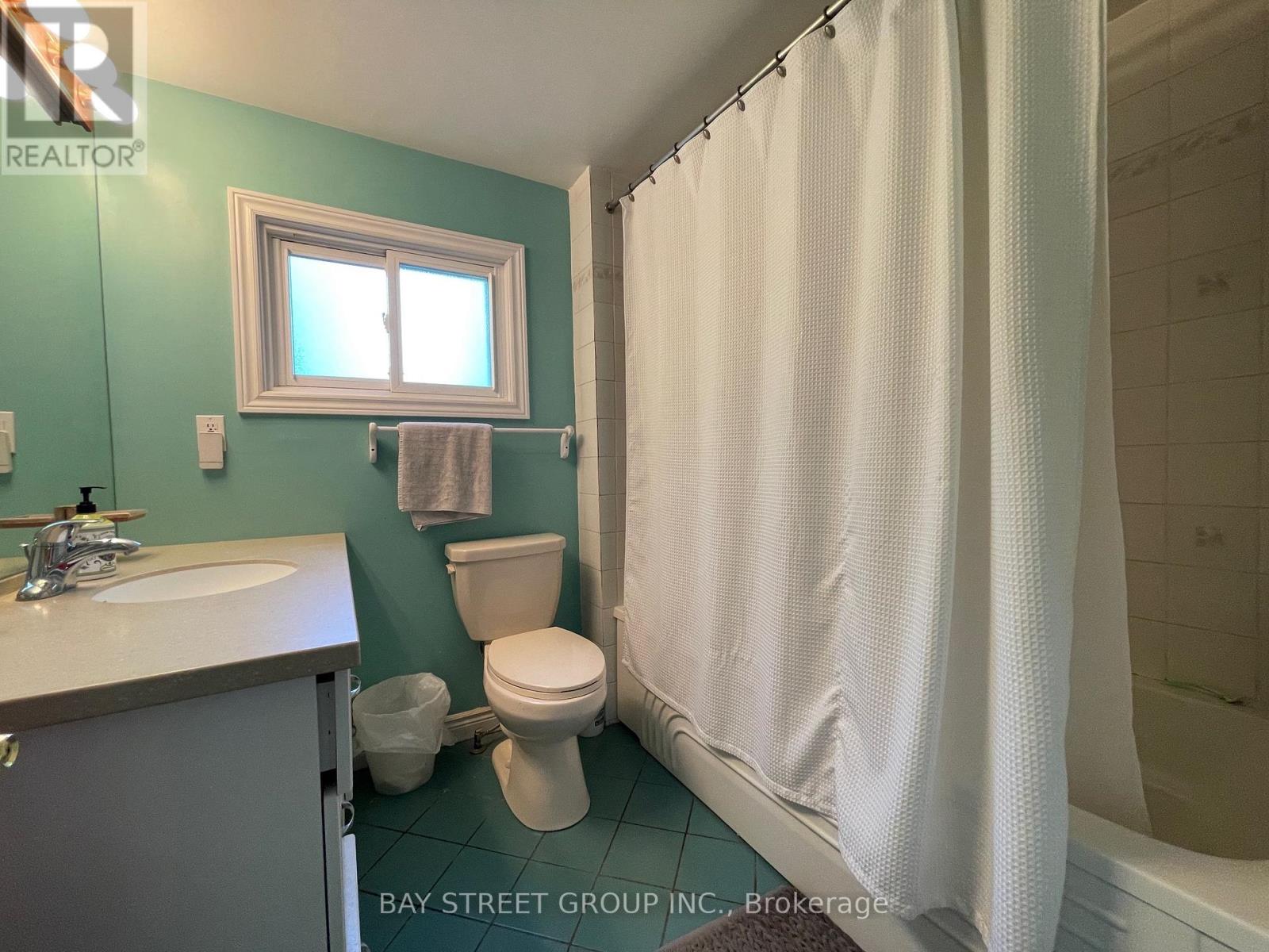 129 Sherwood Forest Drive, Markham, Ontario  L3P 1R2 - Photo 11 - N13130390