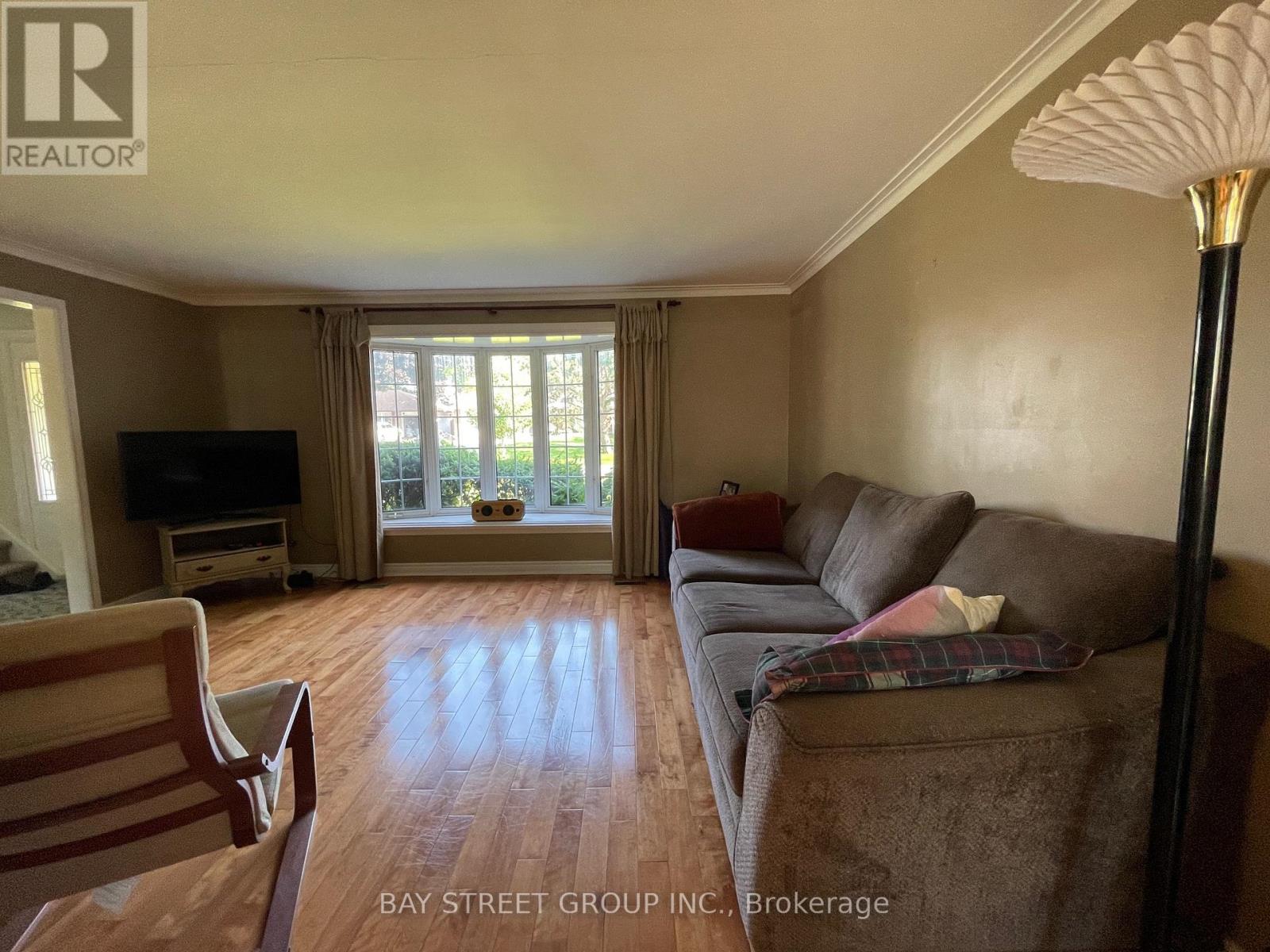 129 Sherwood Forest Drive, Markham, Ontario  L3P 1R2 - Photo 3 - N13130390