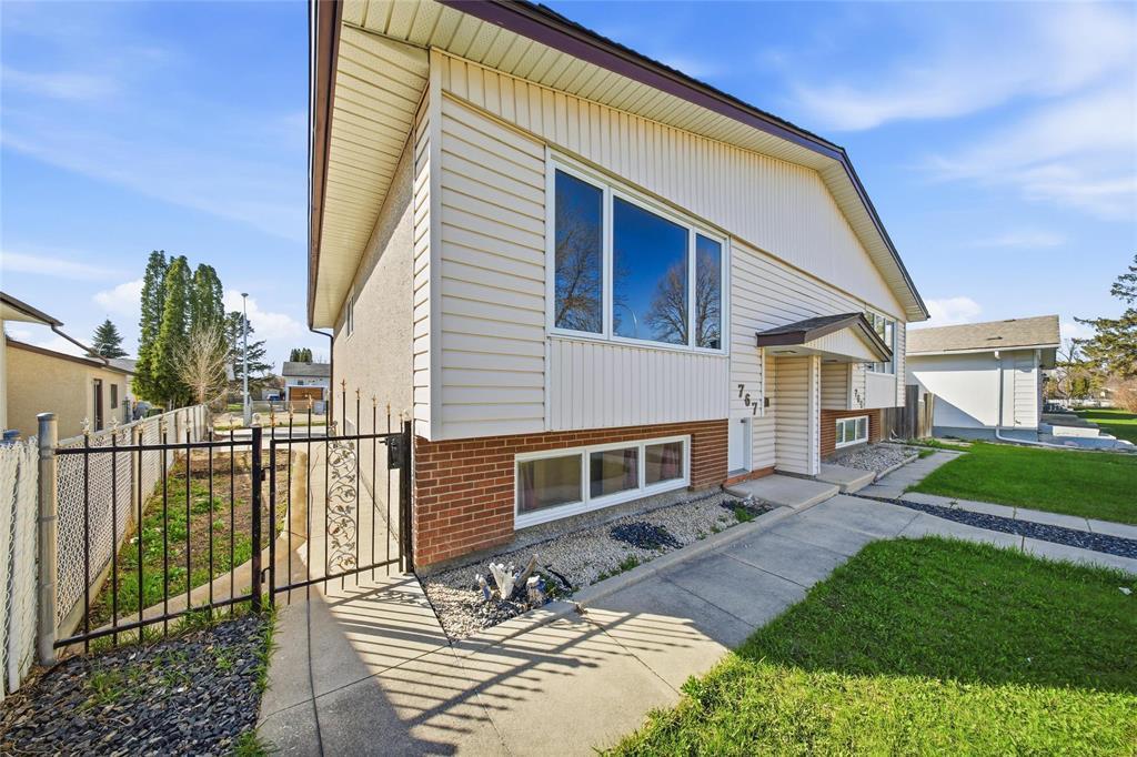767 Sheppard Street, Winnipeg, Manitoba  R2P 0H6 - Photo 2 - 202610442