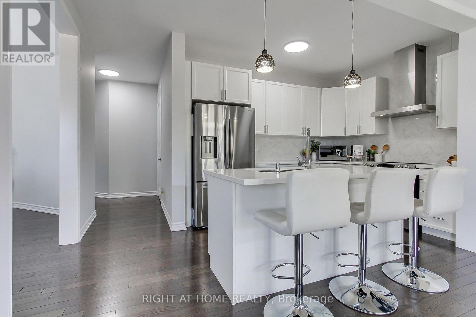 3 Bremner Street, Whitby, Ontario  L1R 1W5 - Photo 6 - E13130376