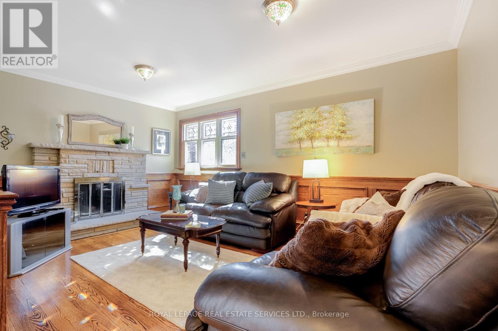 716 Cameron Court, Mississauga, Ontario  L5C 3B9 - Photo 15 - W12833596