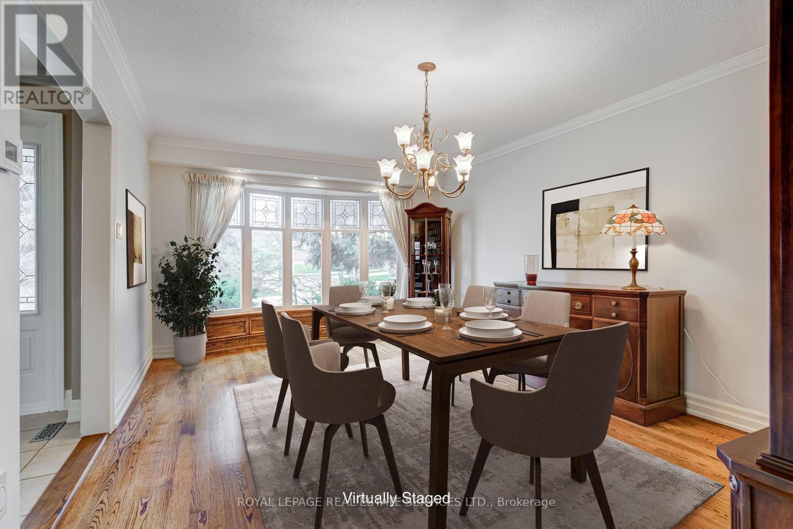 716 Cameron Court, Mississauga, Ontario  L5C 3B9 - Photo 6 - W12833596
